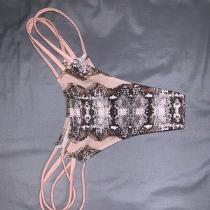 Zaful Bikini bottom 💛